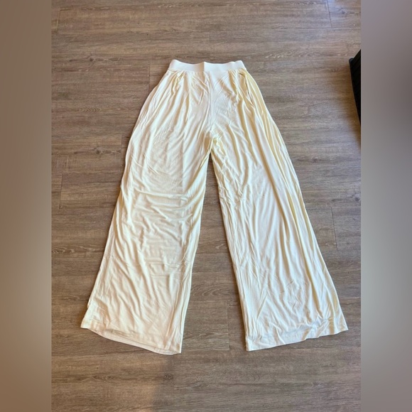 Women’s Buttercream Self-Double Layer Wide Leg Pants - Picture 3 of 4
